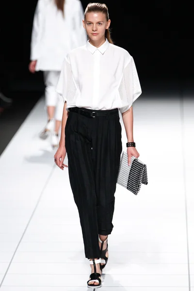 Look 18